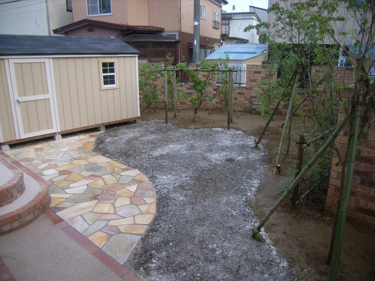 土舗装　散水作業完了　拡大できます