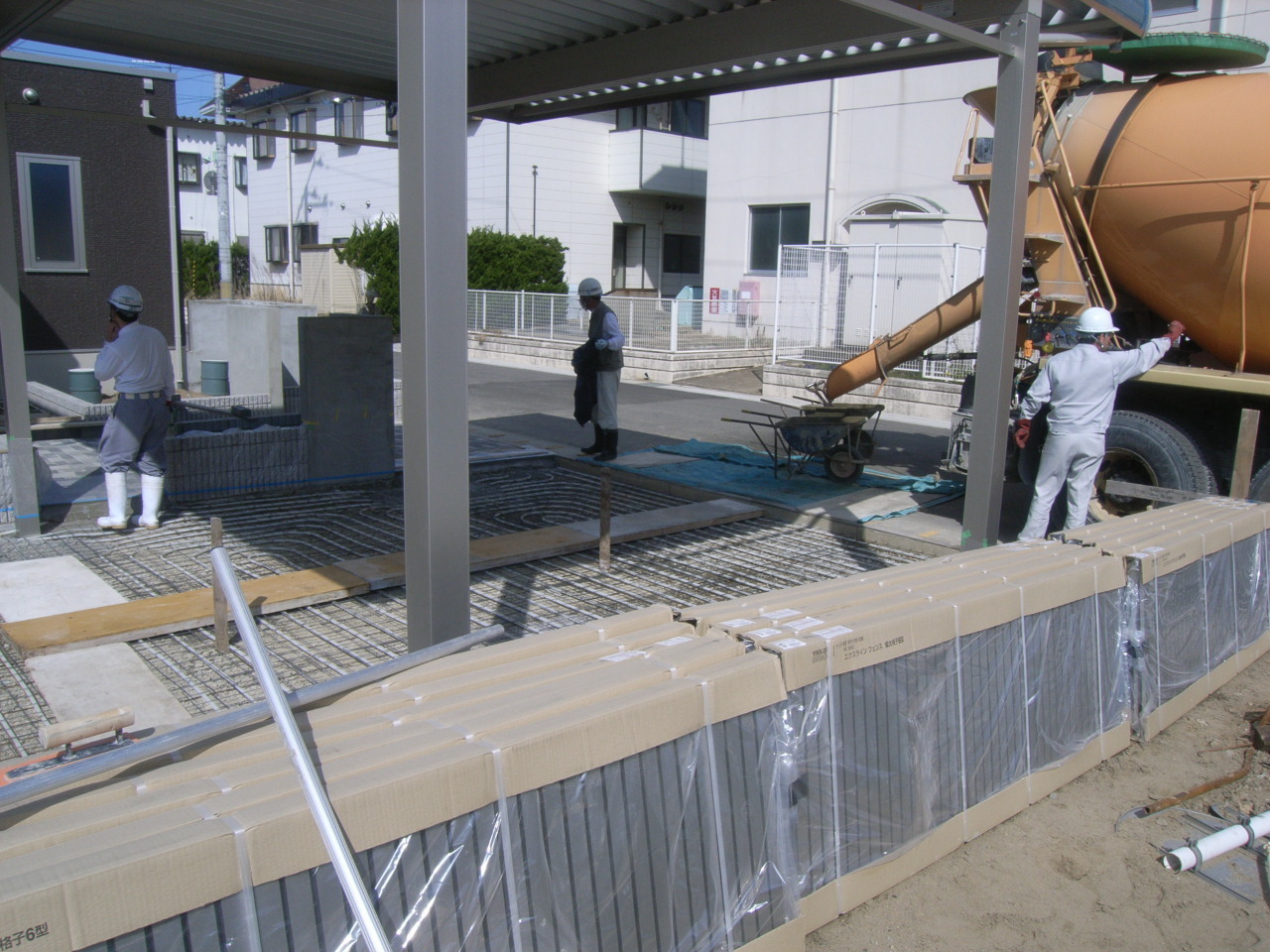 外構工事　生コン打設作業状況　拡大できます
